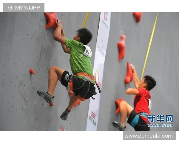 成都攀岩队团队协作引发热议与争议的背后故事探讨