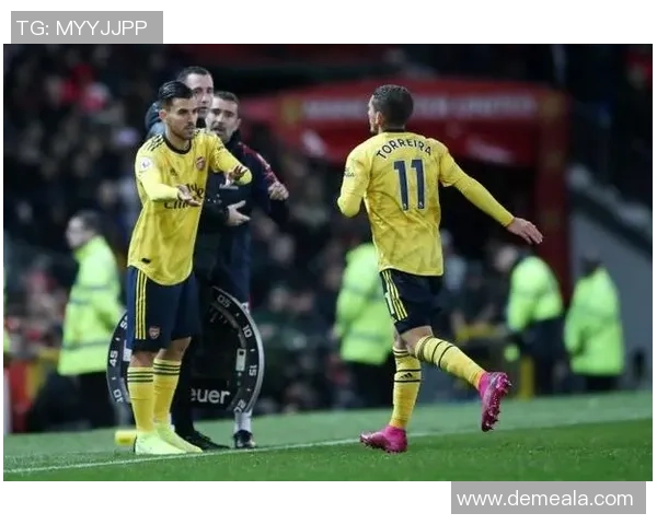 足球场上的传奇巨星他们如何改变了比赛的历史与未来