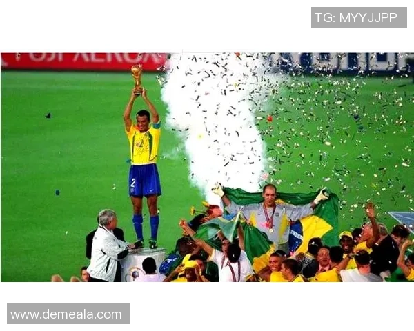 足球明星穿过的球衣背后的故事与传奇瞬间揭秘 足球明星穿过的球衣背后的故事与传奇瞬间揭秘